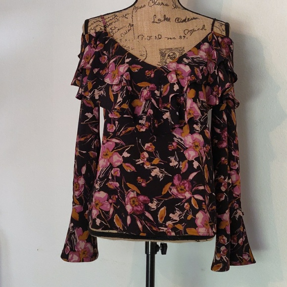 bp Tops - NWT Gorgeous floral cold shoulder, blouse.